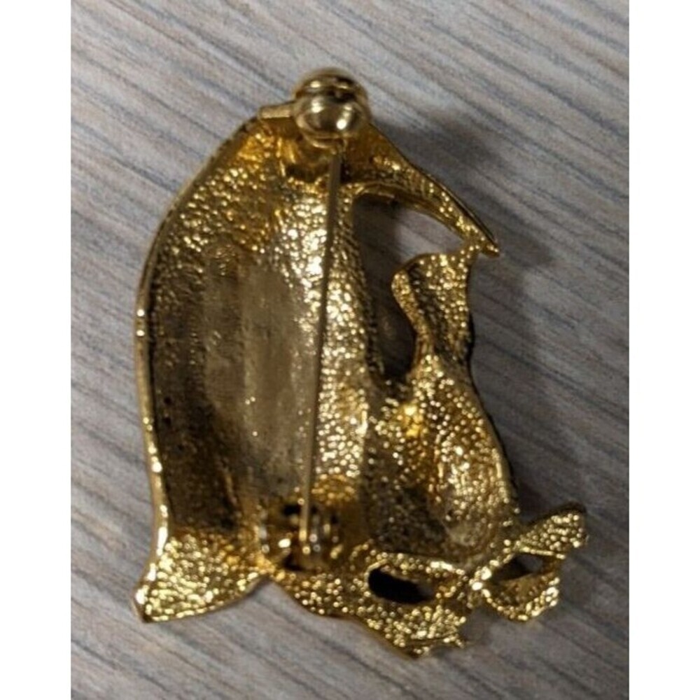 Vtg Penguin Brooch Pin Gold Tone Cream & Black Enamel Mom & Baby Rhinestone Eyes - Picture 2 of 2